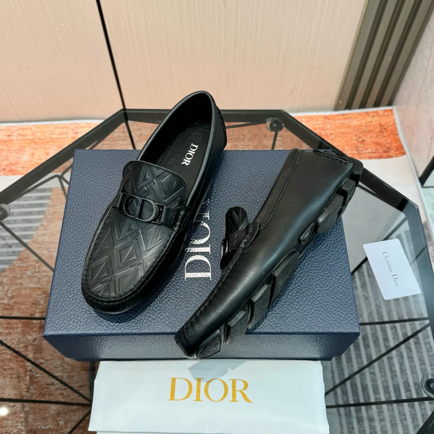 Men's shoes: 580💰 (Niu Li) (Dior Doudou shoes) Exclusive new model Official website new model The upper is made of high-quality imported calf, the color is delicate, and the flowing luxurious texture is tailor-made for exquisite men, creating a noble aura. Delicate and smooth lines. Cowhide lining. Size: 38-44, 45 customized. Outdoor driving shoes for experienced drivers🚗